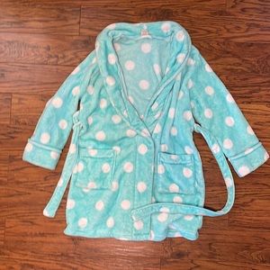 Win robe. One size. Approximately 36” from shoulder.Thick collar, big pockets.